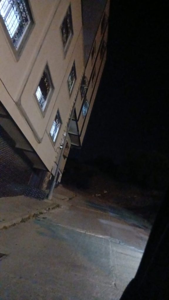 ساكنة حي السانية بطنجة تستنجد بالمسؤولين بسبب انعدام الإنارة العمومية وتطالب بتدخل عاجل